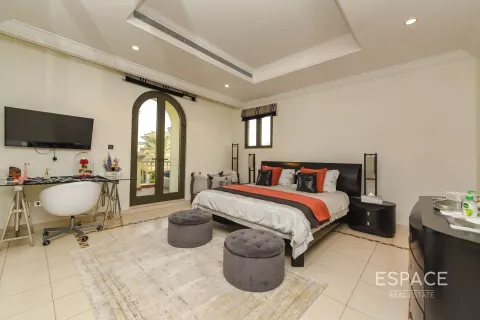 Villa in Palm Jumeirah, Dubai, UAE 4 bedrooms, 465 sq.m. № 650203 - photo 17