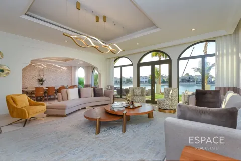 Villa in Palm Jumeirah, Dubai, UAE 4 bedrooms, 465 sq.m. № 650203 - photo 3