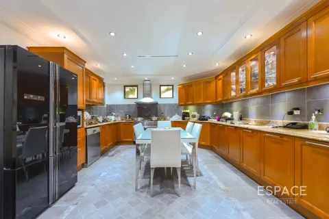 Villa in Palm Jumeirah, Dubai, UAE 4 bedrooms, 465 sq.m. № 650203 - photo 5