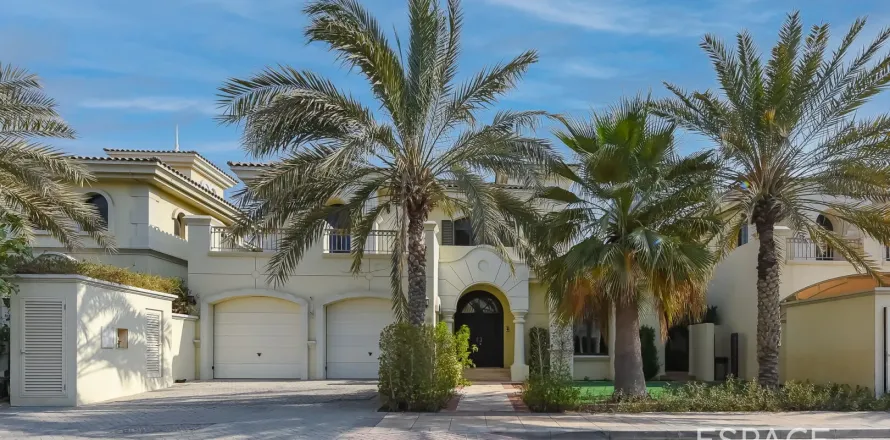Villa in Palm Jumeirah, Dubai, UAE 4 bedrooms, 465 sq.m. № 650203