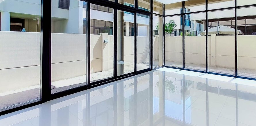 Radhus i DAMAC Hills (Akoya by DAMAC), Dubai, UAE 3 sovrum, 260.22 kvm Nr. 748836