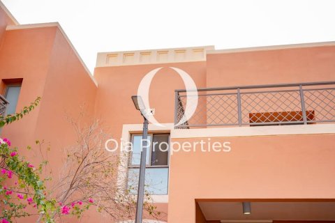 Villa en alquiler en Abu Dhabi, EAU 4 dormitorios, 273 m2 № 644683 - foto 2