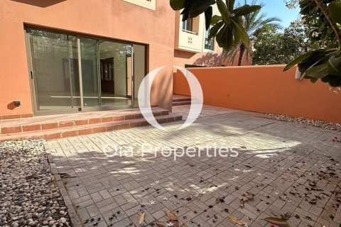 Villa en alquiler en Abu Dhabi, EAU 4 dormitorios, 273 m2 № 644683 - foto 4