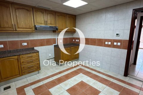 Villa en alquiler en Abu Dhabi, EAU 4 dormitorios, 273 m2 № 644683 - foto 14