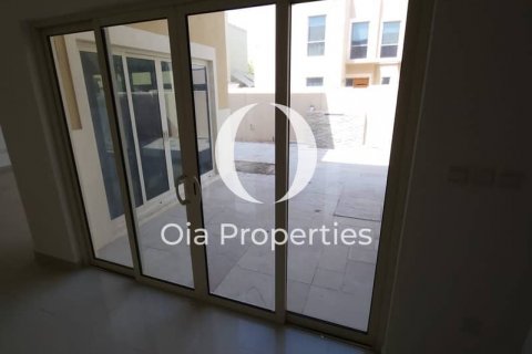 Townhouse sa Al Raha Gardens, Abu Dhabi, UAE 4 silid-tulugan, 240 sq.m. № 644685 - larawan 2