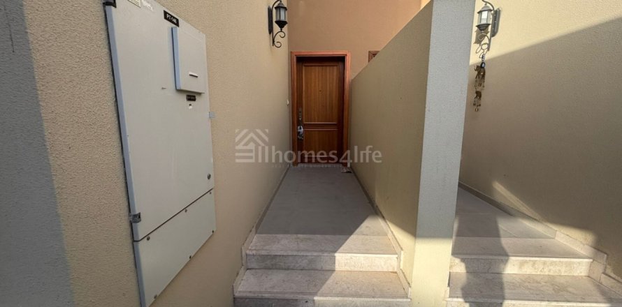 Shtëpi në qytet në Dubai Land, Dubai, Emiratet e Bashkuara Arabe 3 dhoma gjumi, 161 m2. № 678603