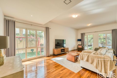 Villa en alquiler en Meadows, Dubai, EAU 5 dormitorios, 552 m2 № 680982 - foto 9