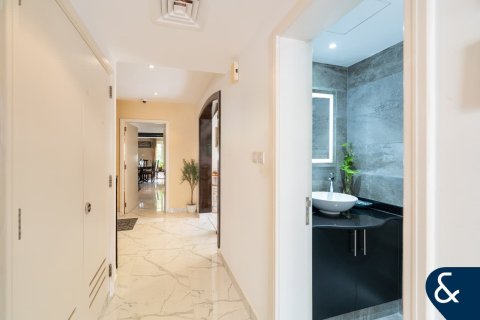The Lakes、Dubai、UAE にあるヴィラ販売中 4ベッドルーム、270 m2、No698057 - 写真 10