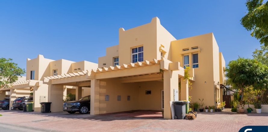 The Lakes、Dubai、UAEにあるヴィラ 4ベッドルーム、270 m2 No698057