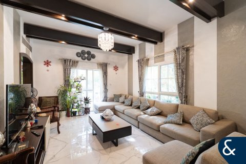 The Lakes、Dubai、UAE にあるヴィラ販売中 4ベッドルーム、270 m2、No698057 - 写真 2