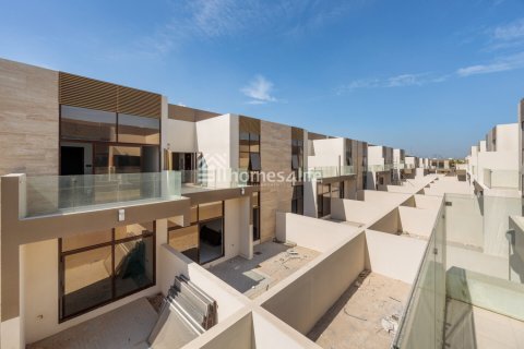 Townhouse in Mohammed Bin Rashid City, Dubai, UAE 4 bedrooms, 187 sq.m. № 711280 - photo 2