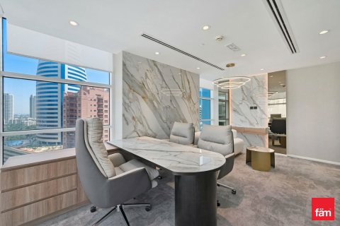 Oficina en alquiler en Dubai, EAU 483.9 m2 № 699794 - foto 2