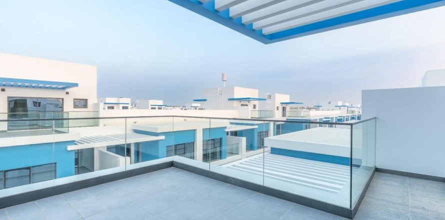 Townhouse in Dubai, UAE 5 bedrooms, 219.5 sq.m. № 699789