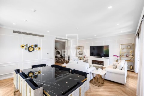 Jumeirah、Dubai、UAE にあるヴィラ販売中 4ベッドルーム、450.21 m2、No761504 - 写真 2