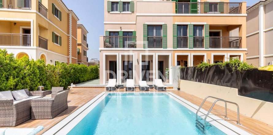 Jumeirah、Dubai、UAEにあるヴィラ 4ベッドルーム、450.21 m2 No761504
