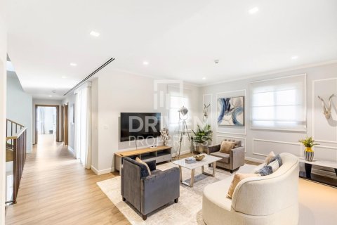 Jumeirah、Dubai、UAE にあるヴィラ販売中 4ベッドルーム、450.21 m2、No761504 - 写真 7