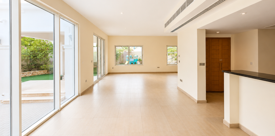 Vilă în Jumeirah Park, Dubai, EAU 4 dormitoare, 726.59 mp.  №750035