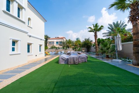 Villa in Jumeirah Village Triangle, Dubai, UAE 3 bedrooms, 674.29 sq.m. № 750038 - photo 8