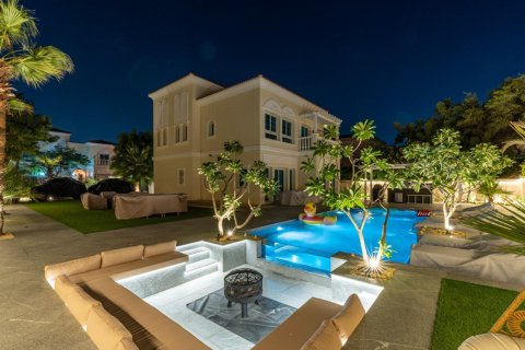 Villa in Jumeirah Village Triangle, Dubai, UAE 3 bedrooms, 674.29 sq.m. № 750038 - photo 2
