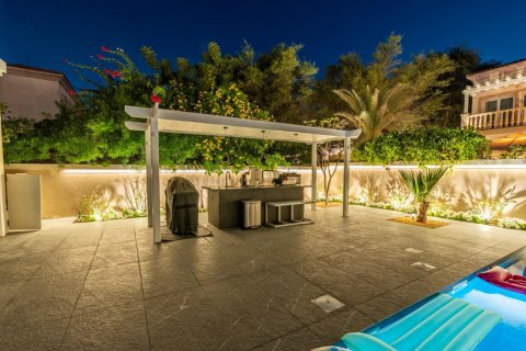Villa in Jumeirah Village Triangle, Dubai, UAE 3 bedrooms, 674.29 sq.m. № 750038 - photo 4