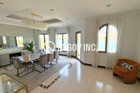 Villa para arrendamento em Palm Jumeirah, Dubai, EAU 5 quartos, 622 m2 № 680690 - foto 3