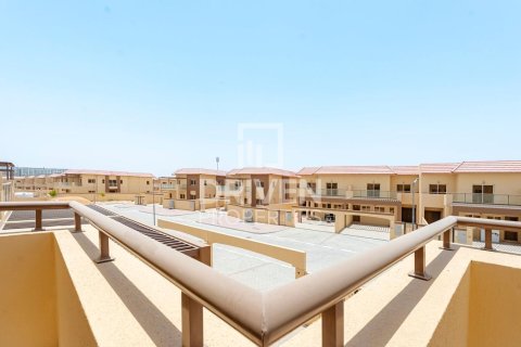 Villa in Dubai Land, UAE 4 bedrooms, 310.85 sq.m. № 743916 - photo 2
