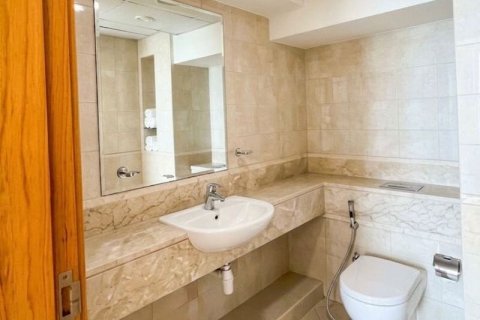 Apartament de închiriat în Jumeirah Lake Towers, Dubai, EAU 3 dormitoare, 196 mp. №719505 - poză 2