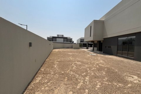 Dubai, UAE의 판매용 빌라 침실 5개, 445.7제곱미터 번호 640401 - 사진 14