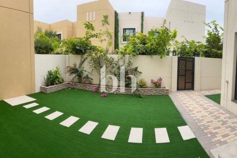 Rijtjeshuis te koop in Al Rahmaniya, Sharjah, VAE 4 slaapkamers, 372 vr.m., nr 642947 - foto 3