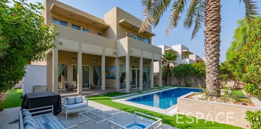 Villa en Arabian Ranches, Dubai, EAU 3 dormitorios, 299 m² № 737937