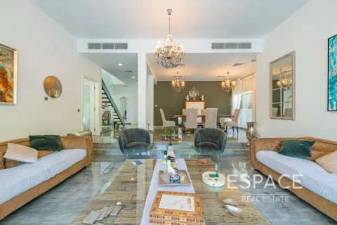 Villa en venta en Arabian Ranches, Dubai, EAU 3 dormitorios, 299 m2 № 737937 - foto 4