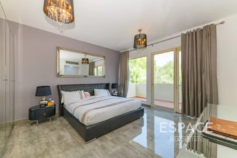 Villa en venta en Arabian Ranches, Dubai, EAU 3 dormitorios, 299 m2 № 737937 - foto 10