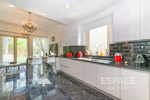 Villa en venta en Arabian Ranches, Dubai, EAU 3 dormitorios, 299 m2 № 737937 - foto 7