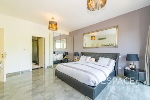 Villa en venta en Arabian Ranches, Dubai, EAU 3 dormitorios, 299 m2 № 737937 - foto 11