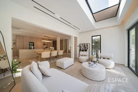 Villa à Meadows, Dubai, EAU: 4 chambres, 344 m2 № 737938