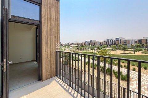 Kaupunkipientalo Mudon, Dubai, Arabiemiraatit 4 makuuhuonetta, 246 m2 № 703039