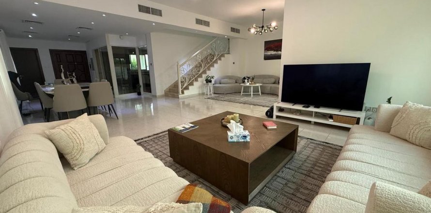 Villa a Dubai, EAU 4 camere da letto, 501.5 mq. № 708004