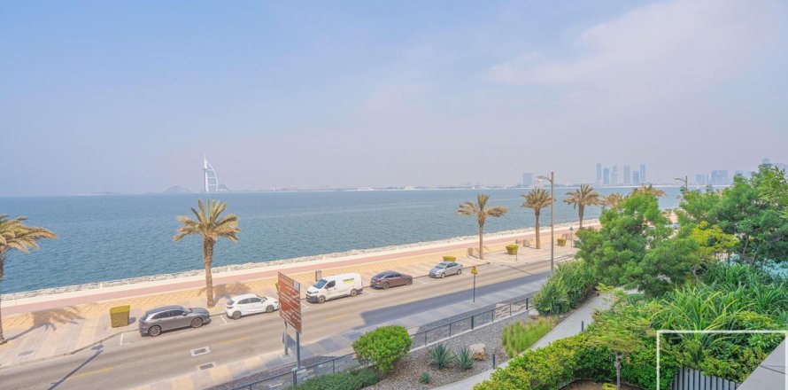 Apartment in Palm Jumeirah, Dubai, UAE 2 bedrooms, 149 sq.m. № 647409
