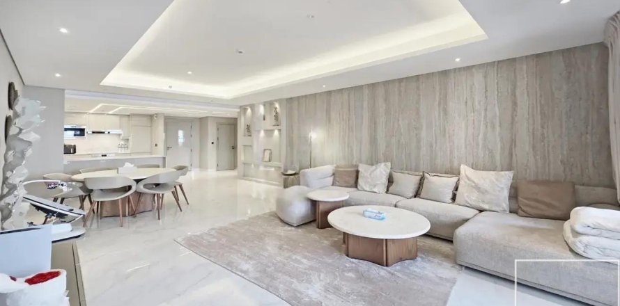 Apartment in Palm Jumeirah, Dubai, UAE 2 bedrooms, 177 sq.m. № 647410