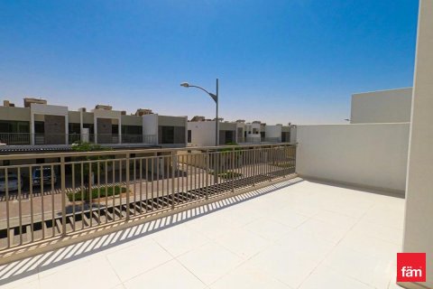 Villa in Dubai, UAE 3 bedrooms, 174.8 sq.m. № 714397 - photo 2