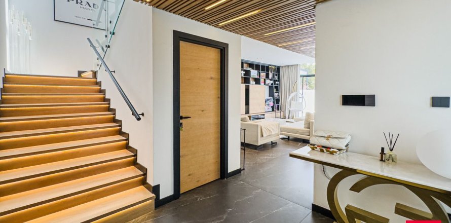 Shtëpi në qytet në Dubai, Emiratet e Bashkuara Arabe 4 dhoma gjumi, 304.5 m2. № 714398