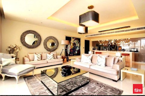 Apartment in Palm Jumeirah, Dubai, UAE 3 bedrooms, 222.8 sq.m. № 713597 - photo 4