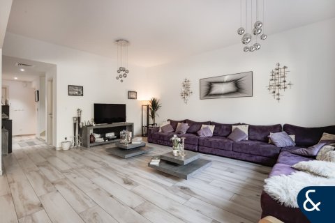 Villa te koop in The Lakes, Dubai, VAE 3 slaapkamers, 256 vr.m., nr 688755 - foto 2