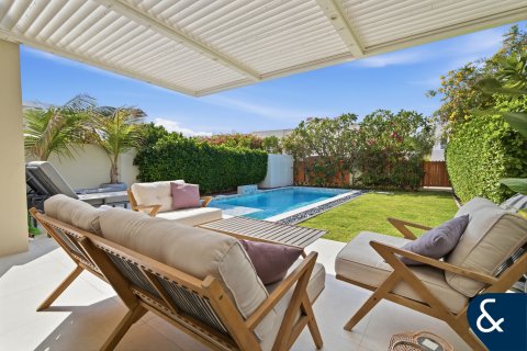 Vilă în The Lakes, Dubai, EAU 3 dormitoare, 236 mp.  №688758