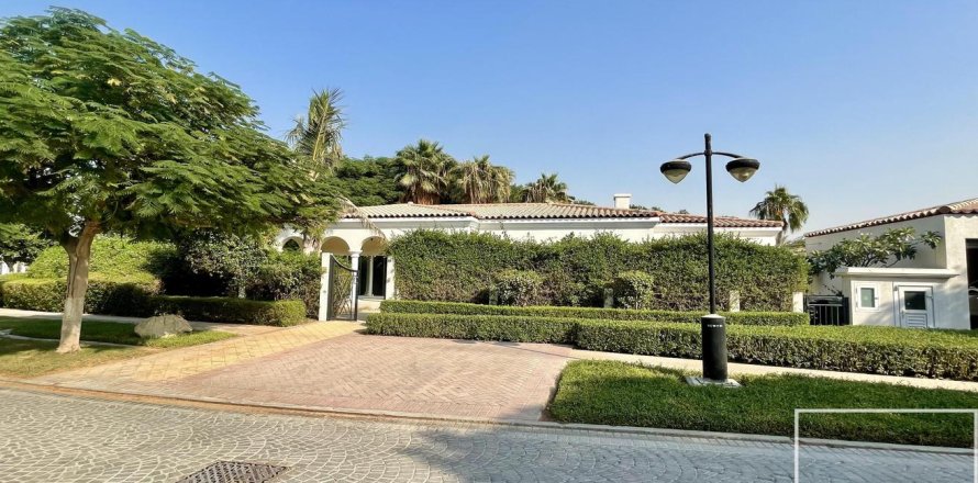 Villa sa Dubai Investment Park, UAE 4 silid-tulugan, 941 sq.m. № 680902