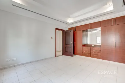 Vila u Meadows, Dubai, UAE 5 spavaćih soba, 571 m2 Br. 738203 - fotografija 15