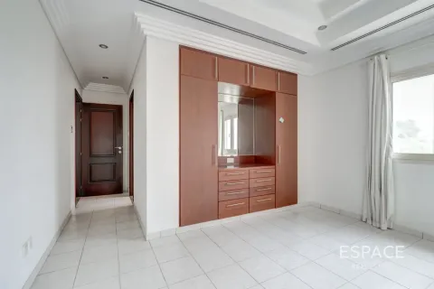 Vila u Meadows, Dubai, UAE 5 spavaćih soba, 571 m2 Br. 738203 - fotografija 7
