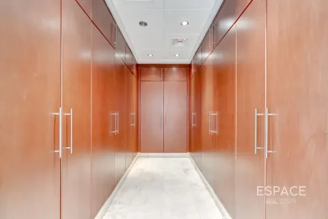 Vila u Meadows, Dubai, UAE 5 spavaćih soba, 571 m2 Br. 738203 - fotografija 11