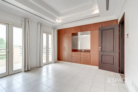Vila u Meadows, Dubai, UAE 5 spavaćih soba, 571 m2 Br. 738203 - fotografija 17