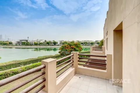 Vila u Meadows, Dubai, UAE 5 spavaćih soba, 571 m2 Br. 738203 - fotografija 18